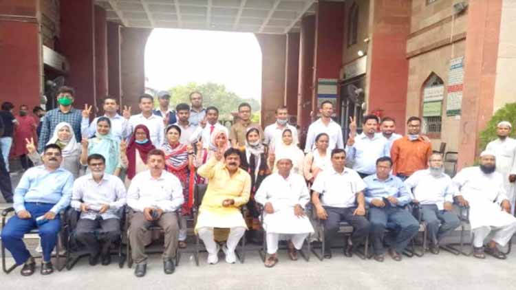 https://hindi.awazthevoice.in/upload/news/162334376591_Celebration_in_Haj_Bhawan_Patna_on_the_success_in_BPSC,_Jama_Khan_congratulated_2.jpg