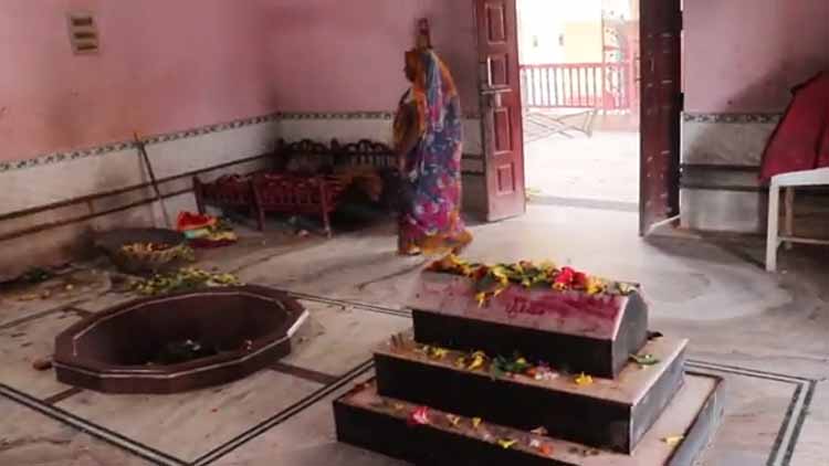 https://hindi.awazthevoice.in/upload/news/162352138241_Shivalingam_Tomb_worshipped_in_this_temple_2.jpg