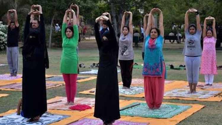 https://hindi.awazthevoice.in/upload/news/162386787752_yoga_in_Pakistan_3.jpg