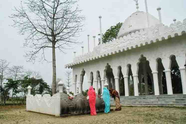 https://www.hindi.awazthevoice.in/upload/news/168589134411_Sufi_saint_Ajan_Fakir_made_Assam_a_symbol_of_the_syncretic_religious_traditions_3.jpg