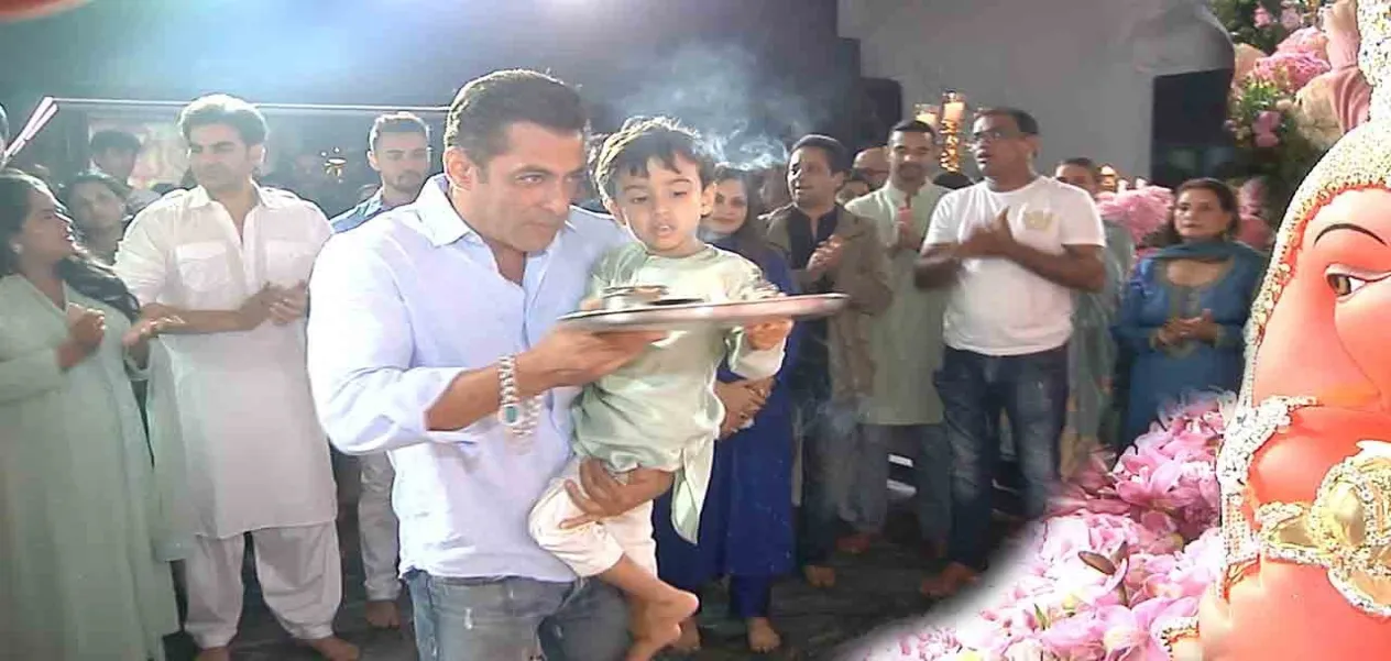 Actor Salman Khan joins Ganetsav with family