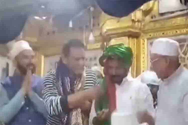 Revanth Reddy and Mohammad Azharuddinat Nizamuddin Dargah