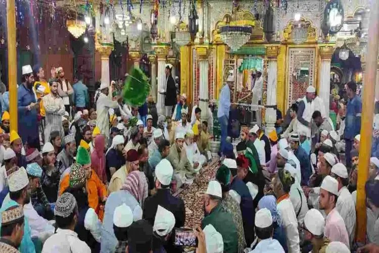 720th Urs of Hazrat Nizamuddin Auliya Chishti begins with prayers for the bright future of the country and peace in Gaza.