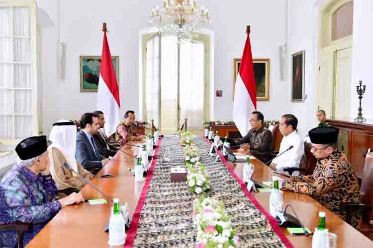 Indonesian President Joko Widodo welcomes Secretary General of Muslim Council of Elders