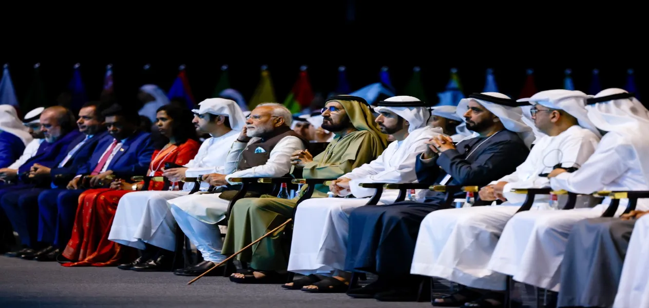 अबू धाबी मंदिर उद्घाटन: प्रधानमंत्री नरेंद्र मोदी ने यूएई राष्ट्रपति के लिए खड़े होकर तालियां बजवाईं