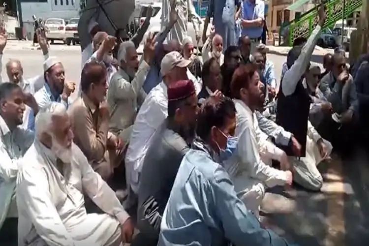 PoJK: Retired govt employees protest, demands pension hike amid skyrocketing inflation