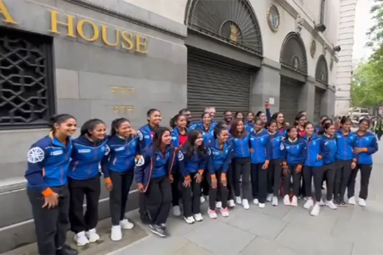 लंदन: भारतीय महिला हॉकी टीम उत्कृष्ट उपलब्धियों के लिए दूतावास में सम्मानित 