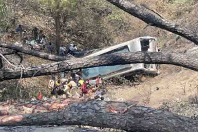 Jammu and Kashmir: Bus full of pilgrims from UP falls into ditch in Akhnoor, 7 dead
