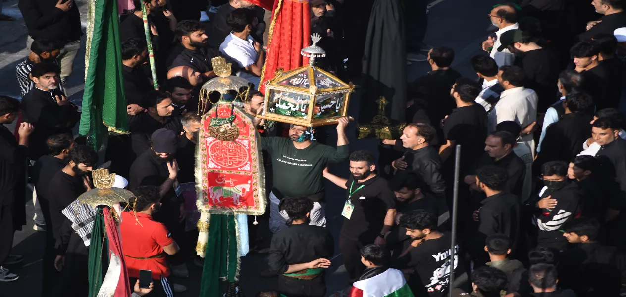 Jammu and Kashmir: Thousands of people participated in the 8th Muharram procession in Srinagar