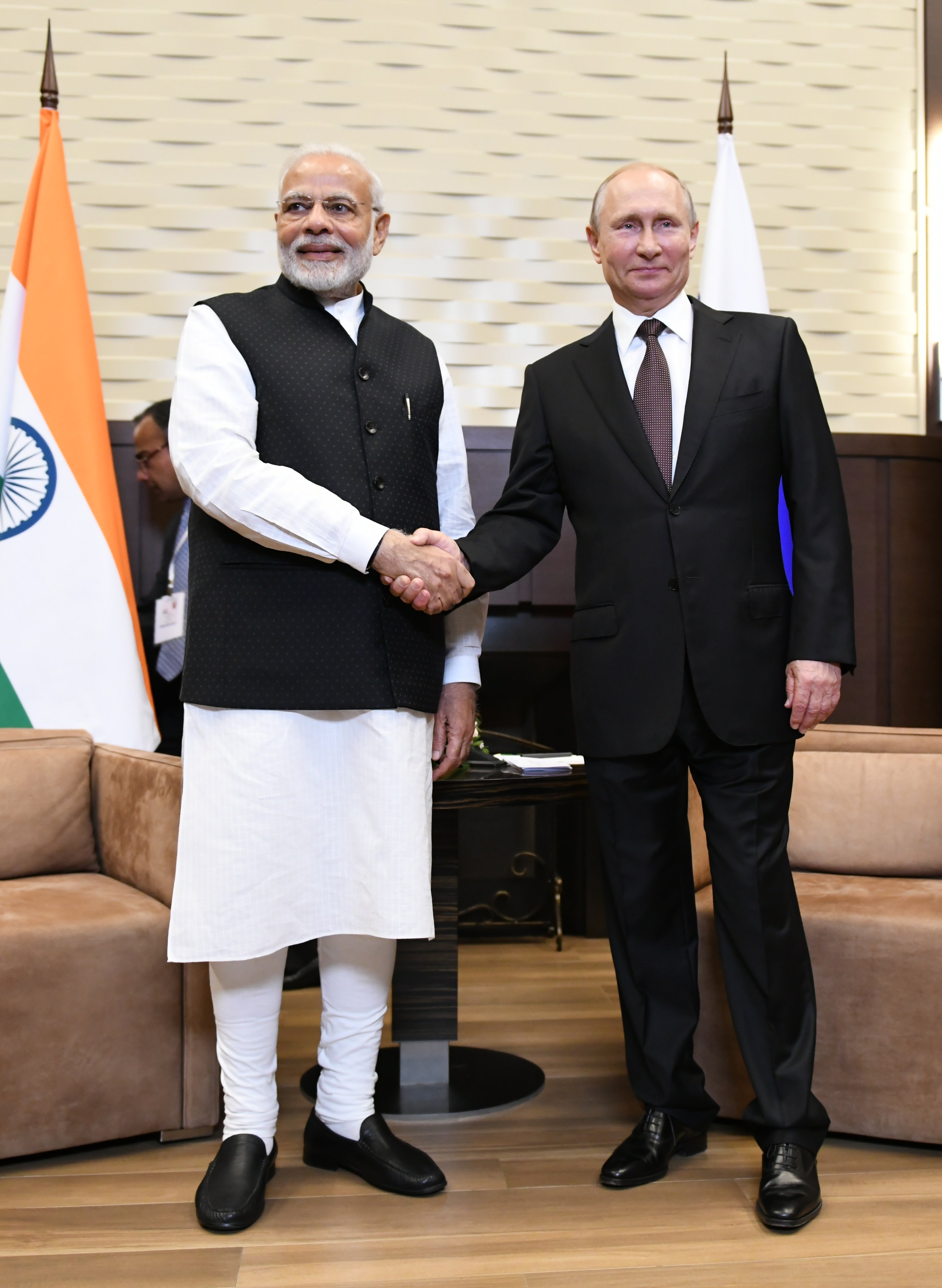 https://www.hindi.awazthevoice.in/upload/news/172105037421_PM_Modi's_Moscow_visit_A_seal_of_'time-tested'_friendship_of_mutual_trust,_military_material,_energy_supplies,_technology_6.jfif