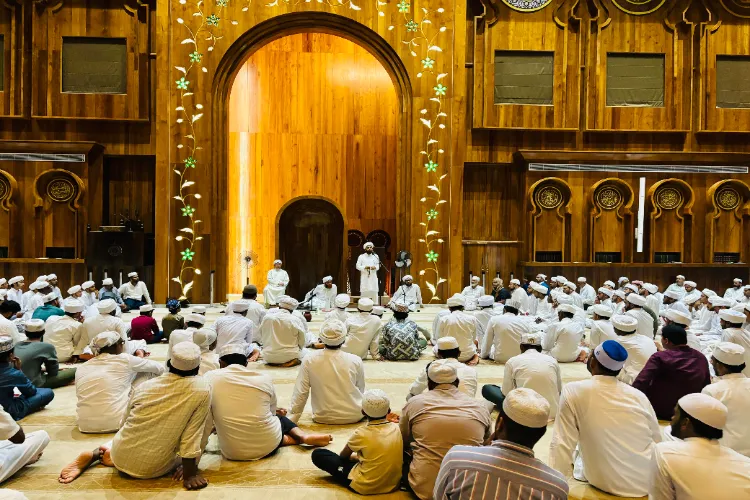 Crowds of devotees gathered on the Urs of Imam Ahmed Raza in Calicut