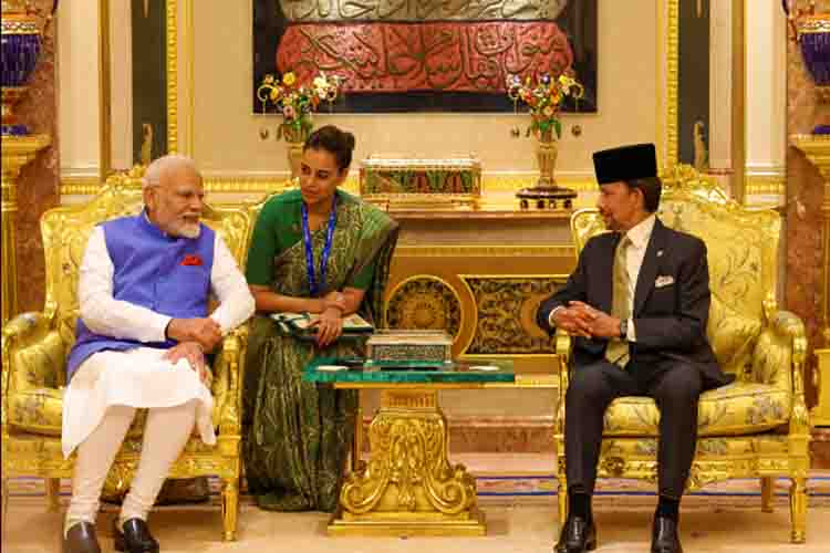 Narendra Modi with Haji Hassanal Bolkiah