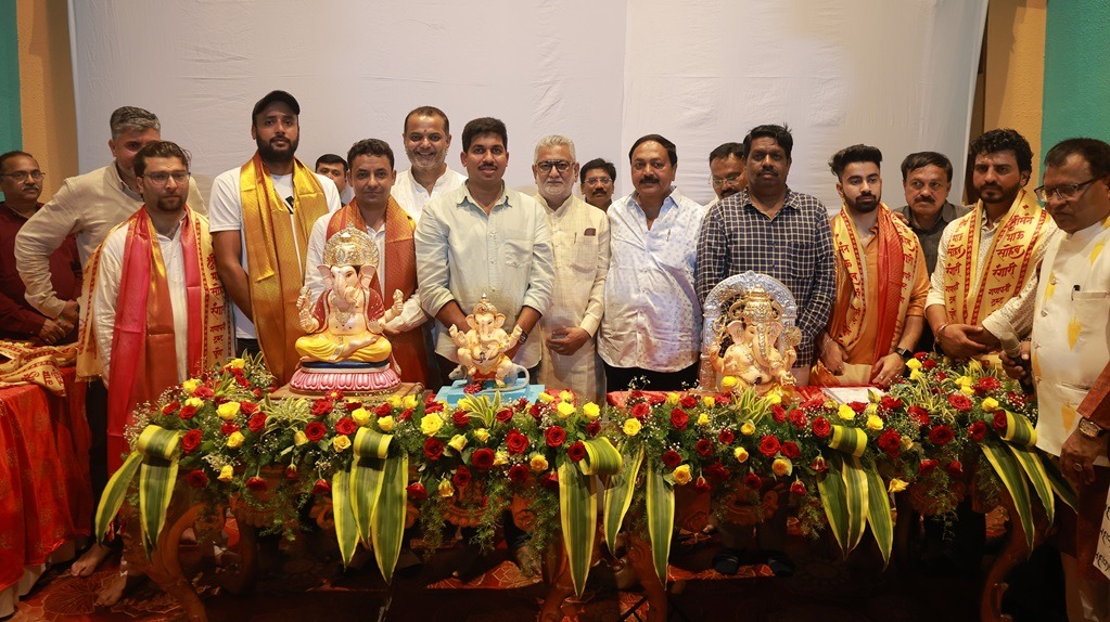 https://www.hindi.awazthevoice.in/upload/news/172554144921_Now_Shri_Ganeshotsav_will_be_celebrated_in_Kashmir_too,_Pune's_Ganesh_Mandals_took_the_initiative_2.jfif