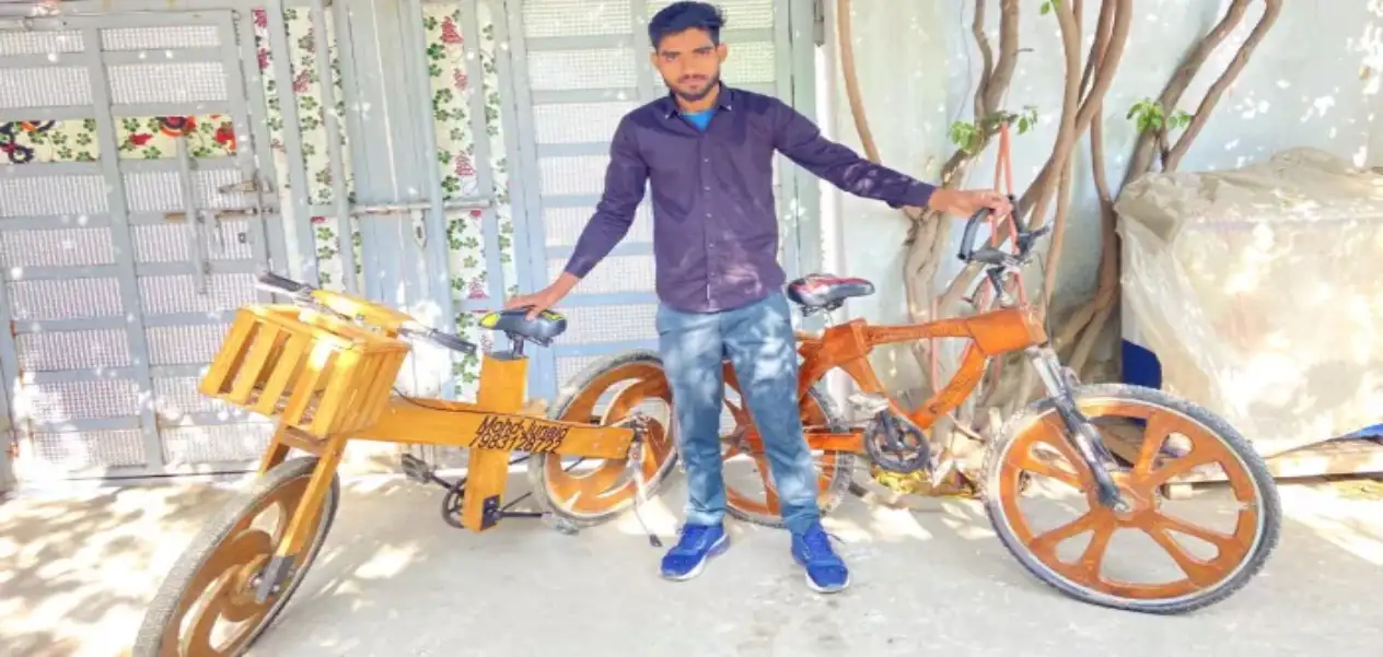 Bijnor's Junaid Saifi made a bicycle and guitar from wood, people are liking it