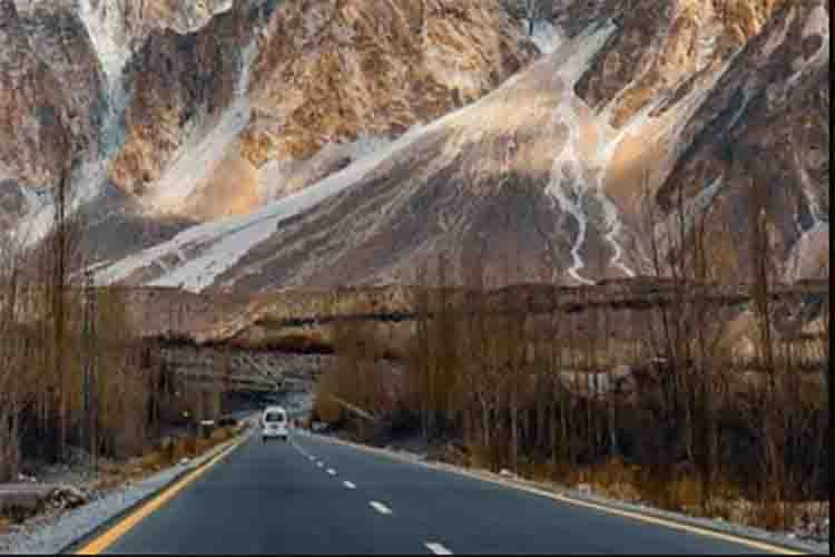   Karakoram Highway 