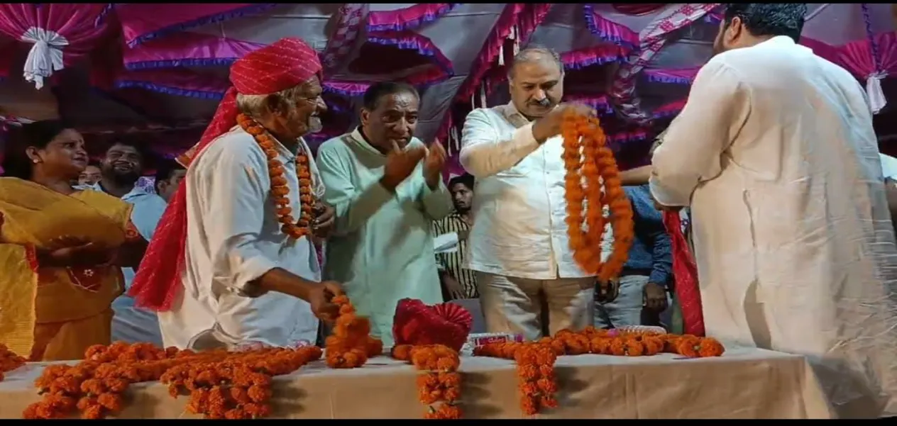 Muslim community showered flowers on Ganesh procession in Jaipur, presenting an example of Ganga-Jamuni culture