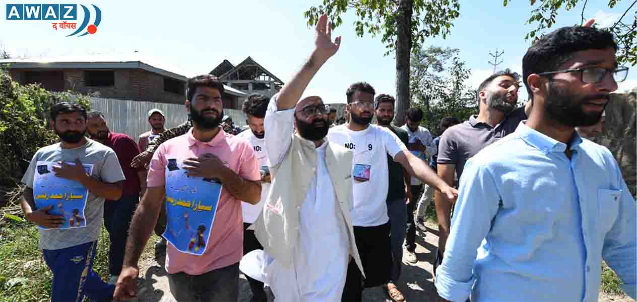 Sayar Reshi Independent candidate during door to door campaign in Kulgam