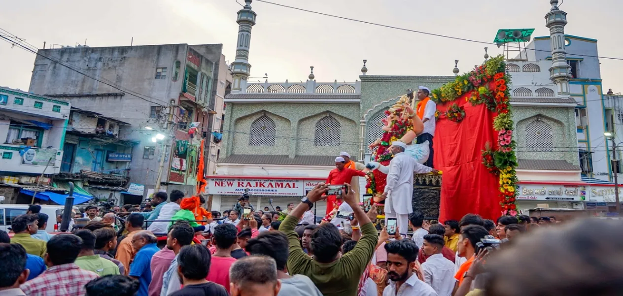 'Eid-e-Milad-un-Nabi' procession after Ganesh immersion