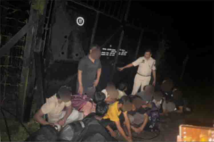 Assam Police arrests 14 Bangladeshi intruders 