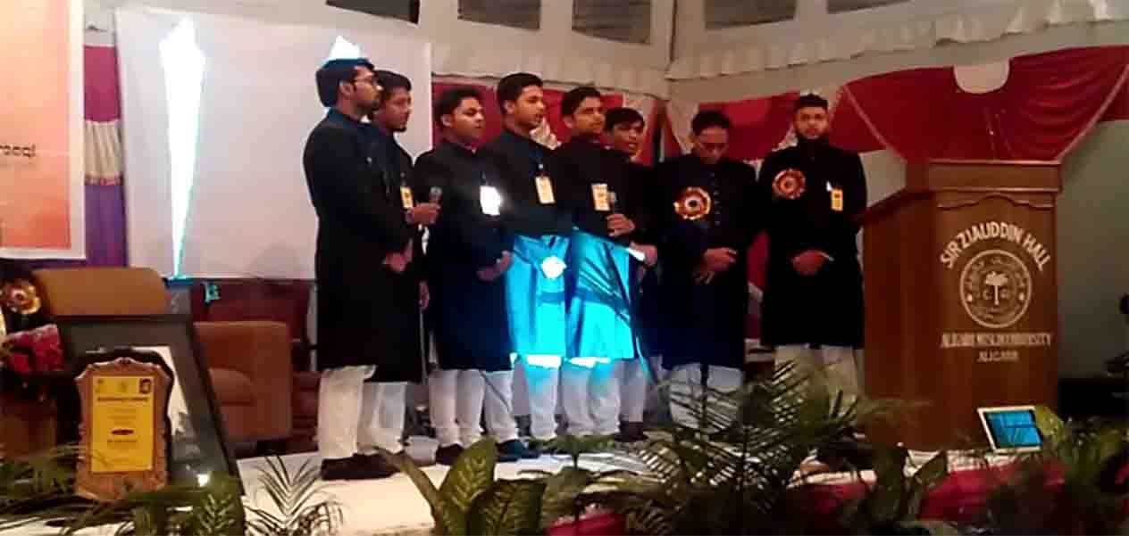 https://www.hindi.awazthevoice.in/upload/news/172890882012_Sherwani_and_Pajama_at_AMU_A_Tradition_and_Identity_1.jpg