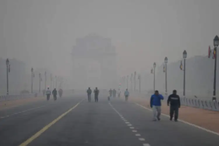 Delhi chokes as air quality deteriorates