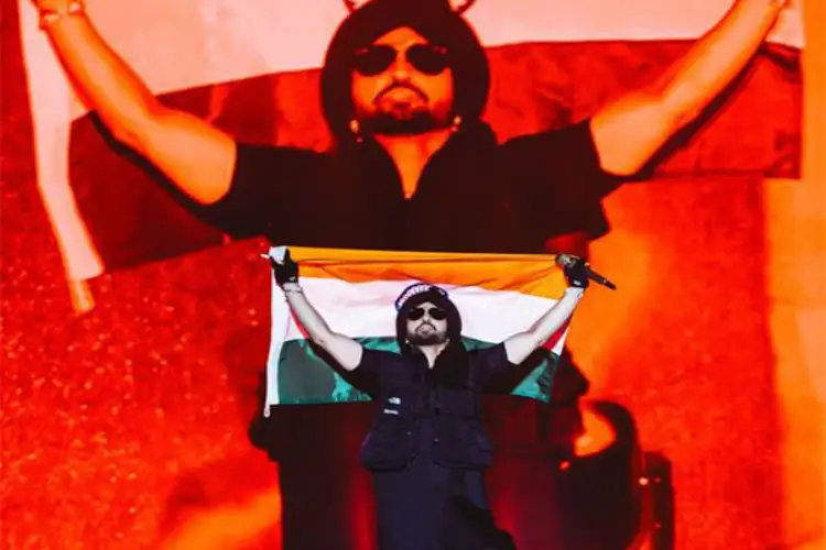 Diljit Dosanjh waves Indian Flag during Delhi Dil-Luminati concert