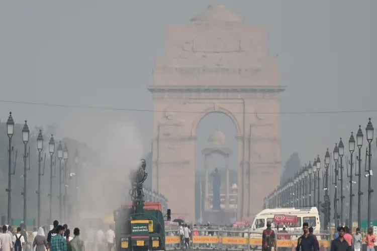 Delhi's air quality 'severe' on Diwali, smog looms