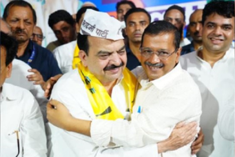   Mateen Ahmed with Arvind Kejriwal  