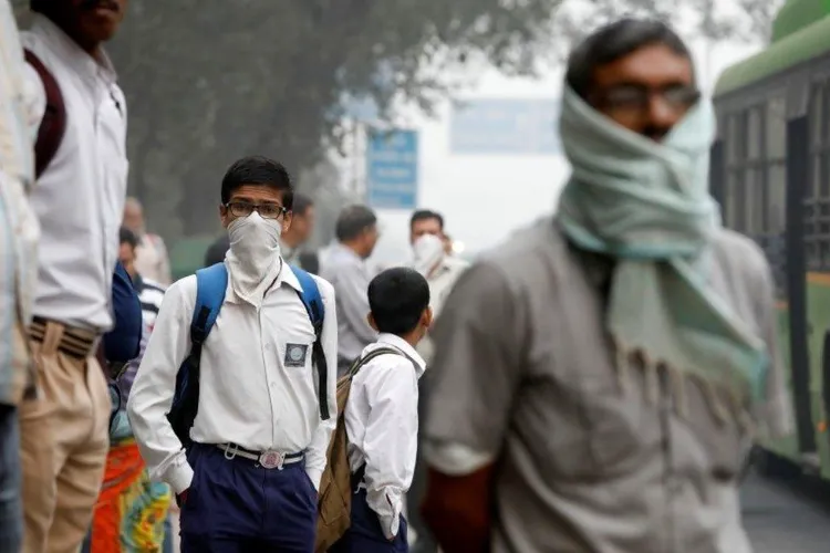 Delhiites are troubled by air pollution, having trouble breathing