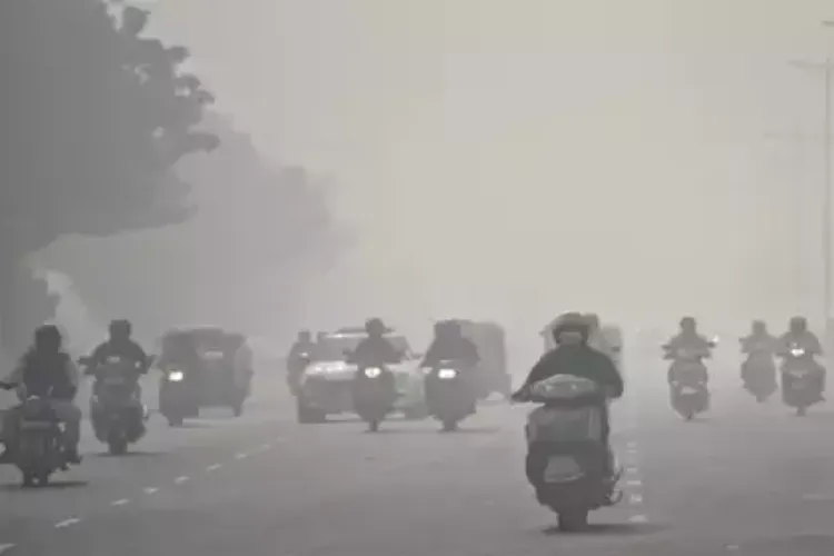 Smog and dense fog in Delhi-NCR, visibility less than 100 meters