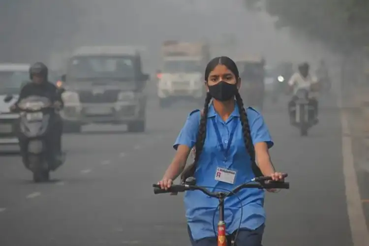 SC suggests stopping physical classes in schools in Delhi-NCR to combat pollution