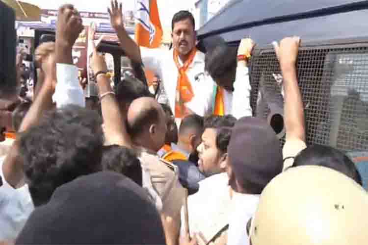 Protest in Haveri over Waqf land issue, BJP leader arrested