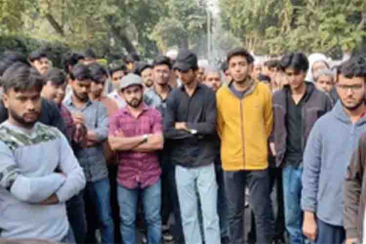 AMU students protest against FIR