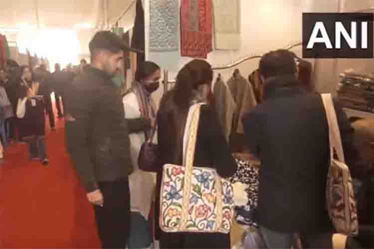 Textile Sourcing Fair held in Srinagar to promote artisans