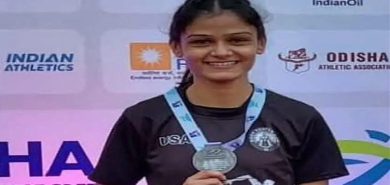 After the death of her father, coach Vishal encouraged her, Ayesha won the silver medal in National Junior Athletics