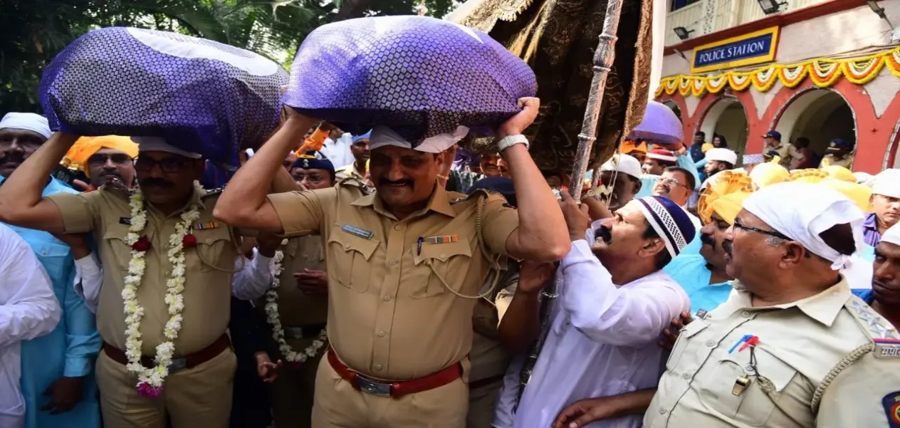 This is why Mumbai police makes an appearance at Mahim Dargah