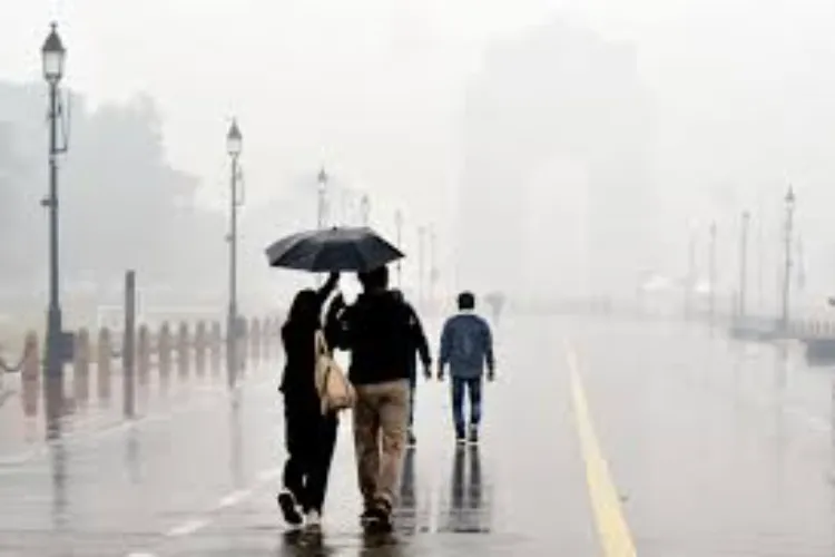 Light rain and visibility in Delhi