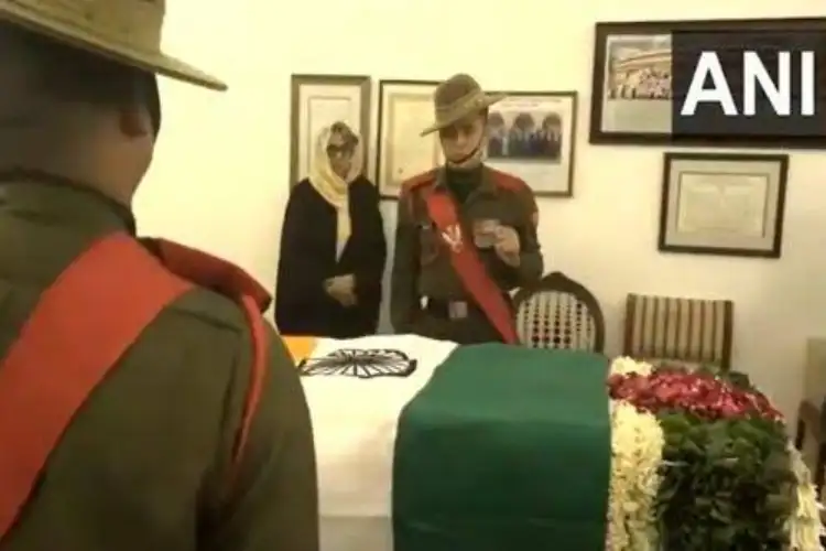 National flag draped over bier carrying Manmohan Singh's mortal remains