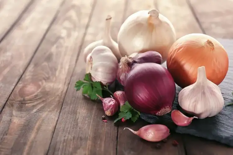 Cooking garlic, onions at high heat may be harmful to your heart: Study