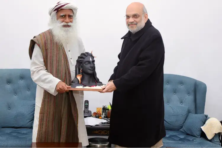 Home Minister Amit Shah meets Sadhguru, Swami Avdheshanand Giri