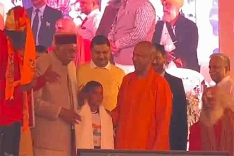 CM Yogi honored Mohabbat