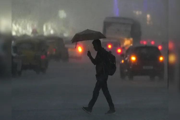 Winter wreaks havoc in Delhi, rain forecast