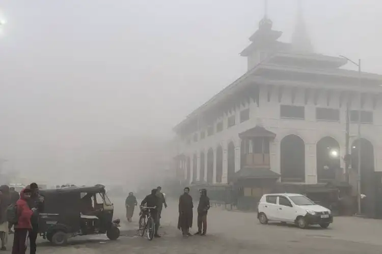 Cloudy weather forecast in Kashmir valley as Srinagar chills at 1°C; dense fog in northern states