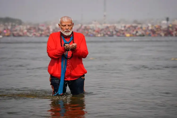 PM Modi takes holy dip at Sangam in Mahakumbh