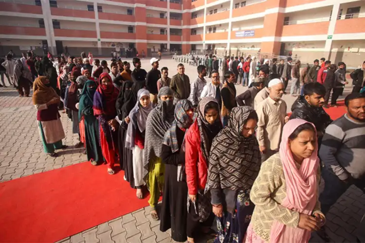 Delhi witnesses 46.55 % voter turnout till 3 pm