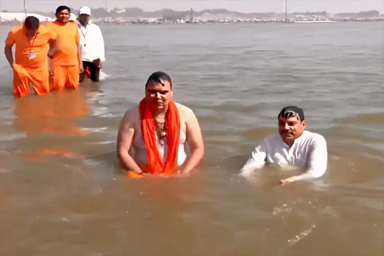 Rajasthan CM Bhajanlal Sharma and Madhya Pradesh CM Mohan Yadav take a dip at Maha Kumbh