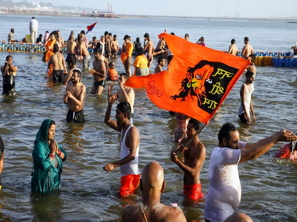 Mahakumbh: Over 8 million devotees take holy dip in Sanagam today