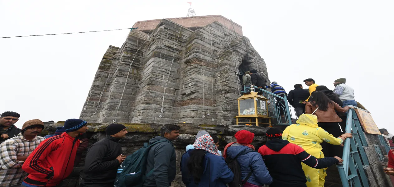 Mahashivratri celebrated in Shankaracharya temple of Srinagar, enthusiasm of devotees remains intact even in heavy rain