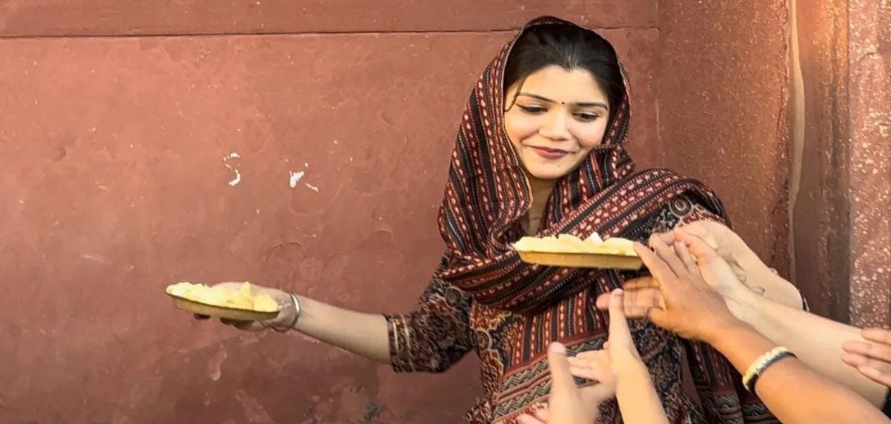 Neha Bharti: She became an example of Hindu-Muslim brotherhood by distributing Iftar at Delhi Shahi Jama Masjid