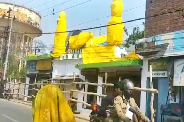 UP: Over 60 mosques in Shahjahanpur covered with tarpaulin, for 'Joota maar' Holi